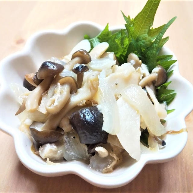 たっぷりのきのこで食物繊維UP！『きのこと鶏肉のおかか塩麹煮』とアレンジレシピ