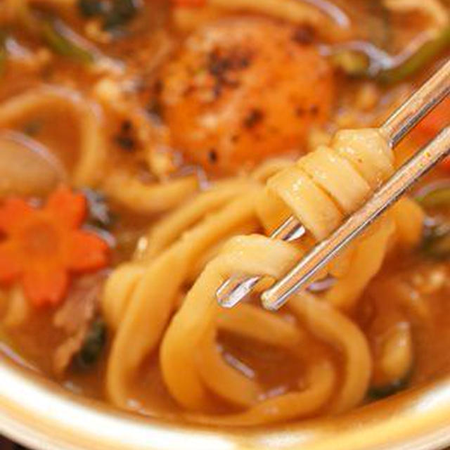 今朝は胃袋から暖かく～「味噌煮込みうどん」♪