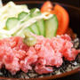 ■グルメ【本マグロ剝き身で　鮪サラダ丼】