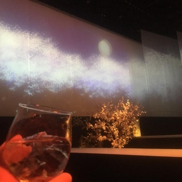 食べるアート展　日本橋三井ホール　新発売サントリー響 JAPANESE HARMONYも飲める！