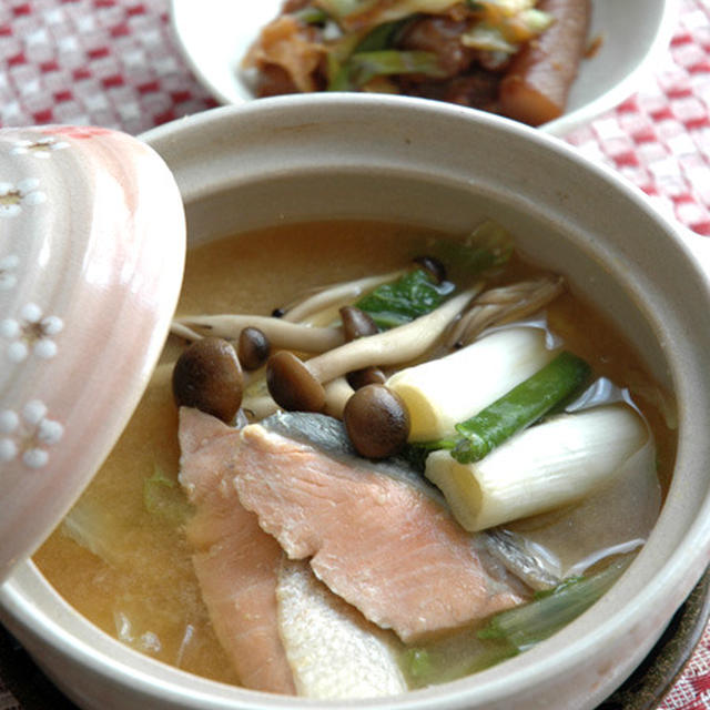 鮭の秋色味噌仕立て鍋。