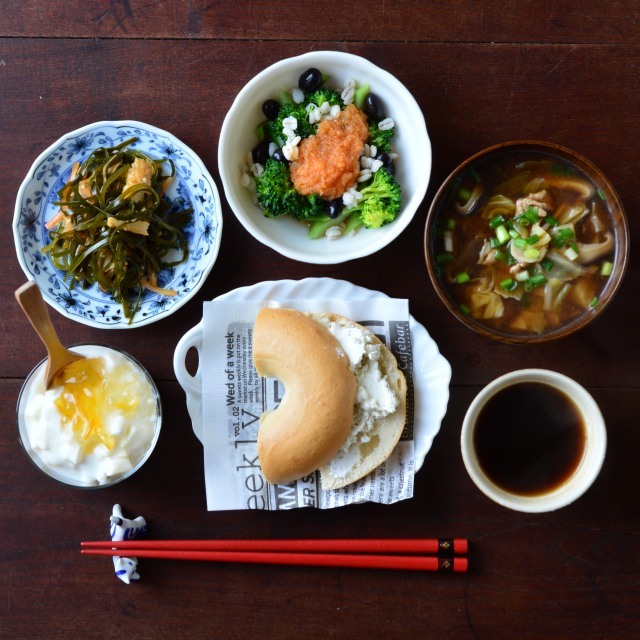 プチプチ感覚がたまらない　押し麦いりサラダで朝ごはん