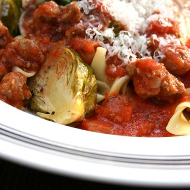 Pasta with Roasted Brussels Sprouts and Italian Sausageロースト芽キャベツ入りパスタ