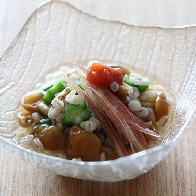 押し麦入りなめことオクラの冷たい和え物