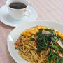ちぢみほうれん草のスパイシー和風スパゲティとコーヒーのあったかランチ。