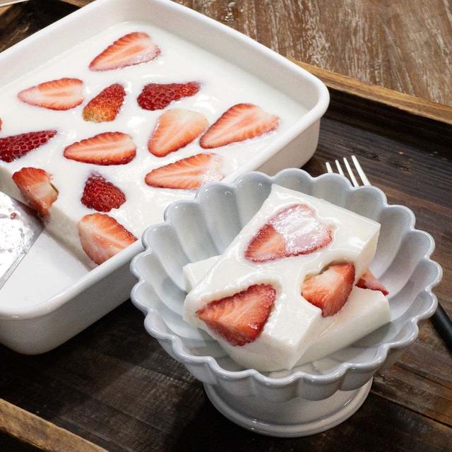 「給食思い出す…」「懐かしい味！」混ぜて冷やすだけの簡単！いちごミルク寒天レシピ