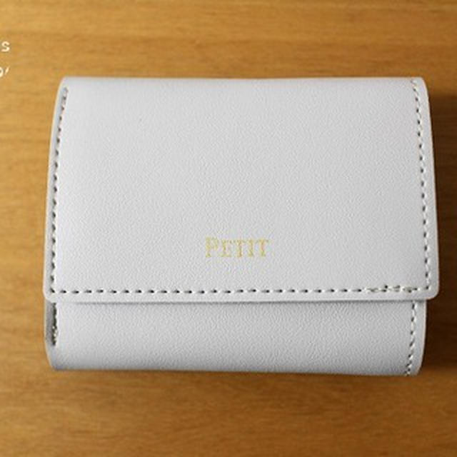 ３coinsでゲットした『コンパクト三つ折り財布』→→→１００点満点でしょ。※個人の感想です。