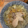 刀削麺入り鶏手羽とキャベツのスープ