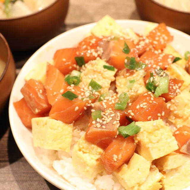 昨日の夕ご飯は超簡単ちらし寿司風(笑)と試作のチキンでした＾＾
