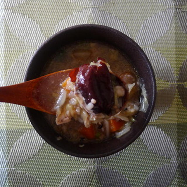 十六穀米と春野菜の鶏薬膳風スープ