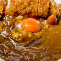 お昼はカレーに生たまご