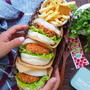 自家製白パンで海老カツバーガー。