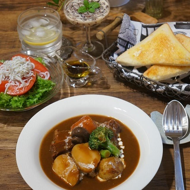 新じゃがごろごろビーフシチュー