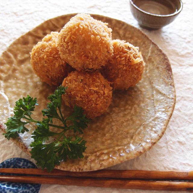 チーズ入りミニ七味唐辛子キヌアポテトコロッケ