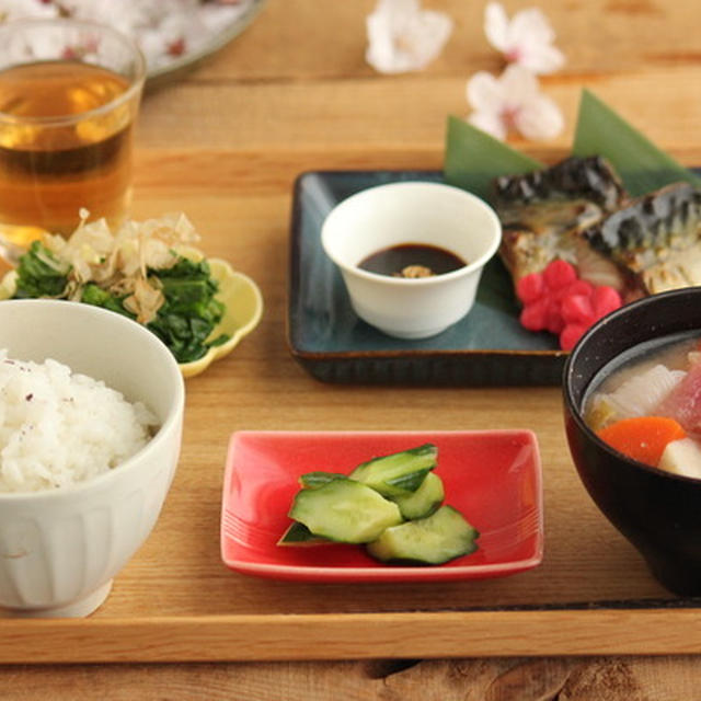 春休み・豚汁は朝に作って昼夜使い回し献立