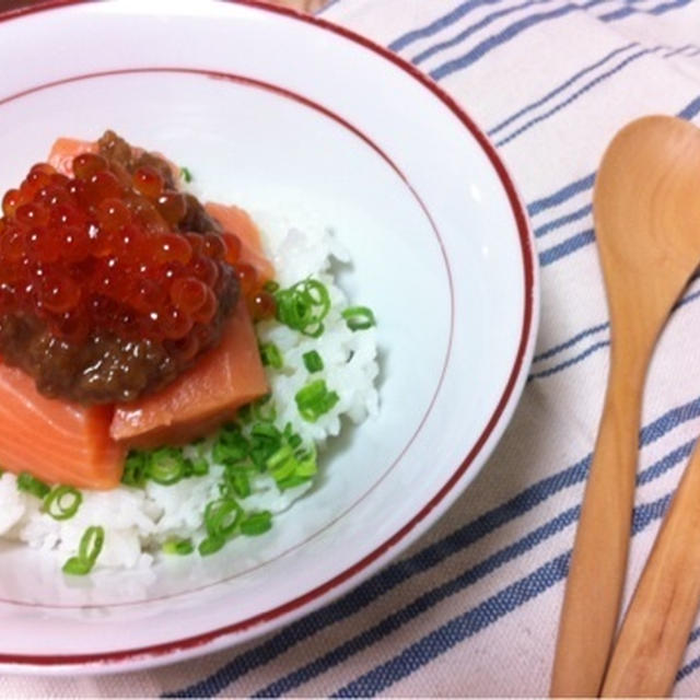 おうちカフェでおうち忘年会～！鮭とイクラの親子丼