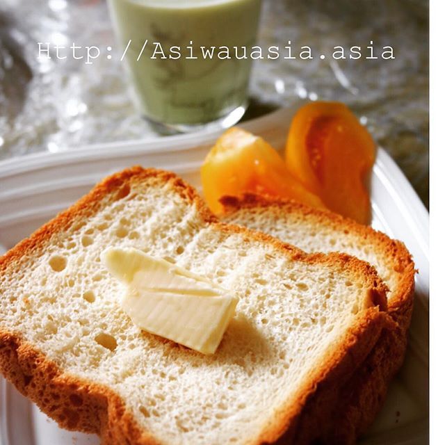【Instagram】久しぶりのホームベーカリー。やっぱり手作りが美味しい！#ホームベーカリー #手作り食パン #グッドモーニング #アボカドバナナスムージー#採れたてトマト
