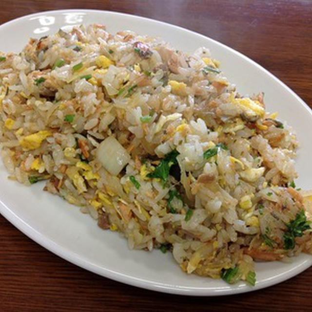 昼ご飯に「エスニックな鮭焼き飯」