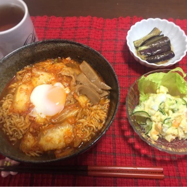 1人飯は激辛豚キムチみそラーメン&お弁当