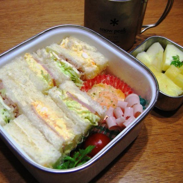 コンビニスイーツと、サンドイッチ弁当