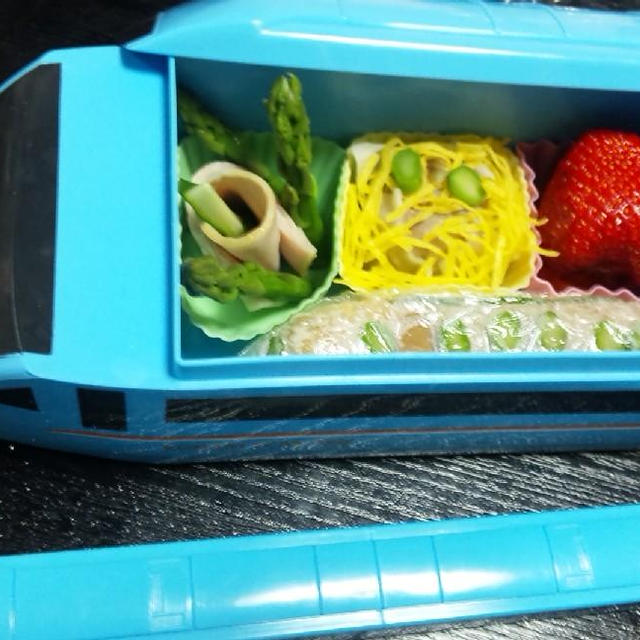 幼稚園児のお弁当　4月　＆パパ弁　筍ご飯　（キッチン　ラボ）
