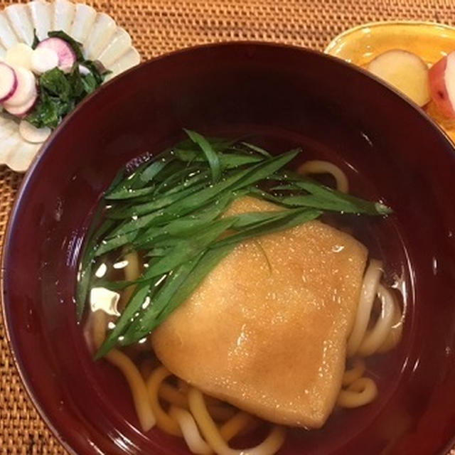 お昼は甘ぎつねのうどん