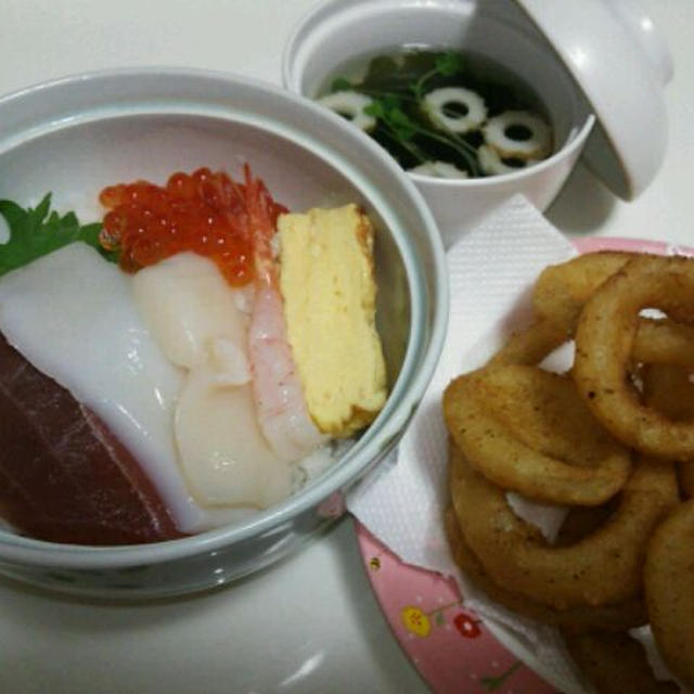 海鮮丼とオニオンリング☆(^Д^)