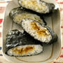 ごま塩ラー油＆チーズラー油挟みおにぎり。　挟むだけ！