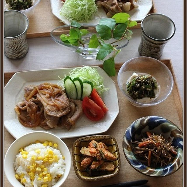 とうもろこしご飯と、豚肉の生姜焼きで、定番和食♪