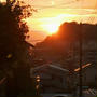 こんなに夕陽が綺麗なのに...