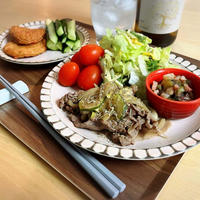 牛肉とズッキーニ炒め　大葉とチーズのサラダ　の献立。