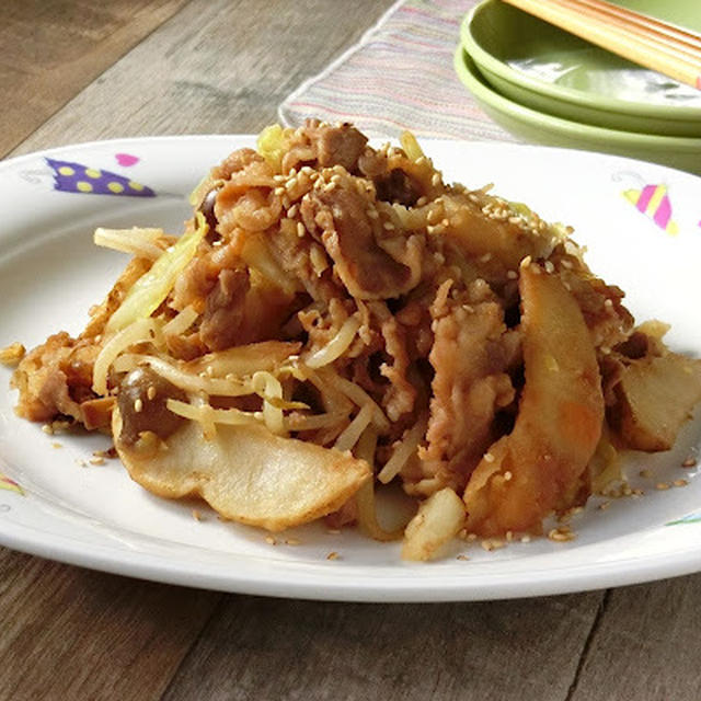 フライドポテト（ウエッジ）と豚肉の焼肉風炒め