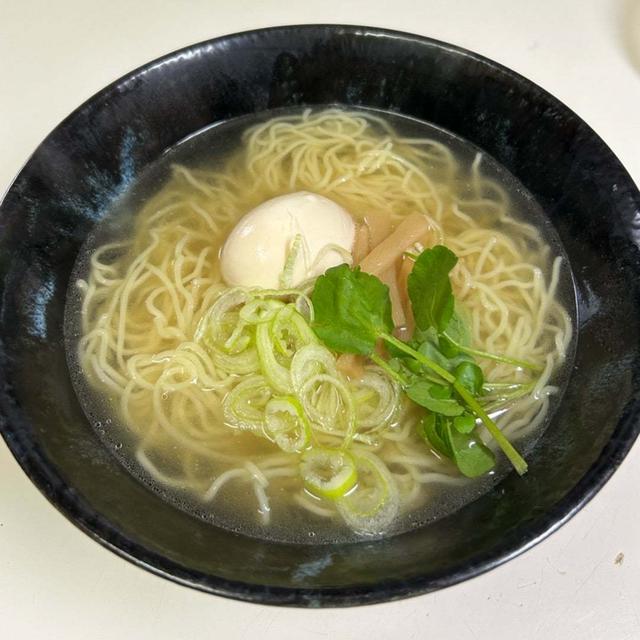 お昼はお家ラーメンです❣️マルちゃん塩スープ。