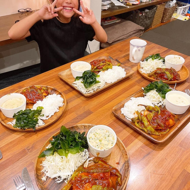 万願寺とうがらしでチキンのトマト煮です！！