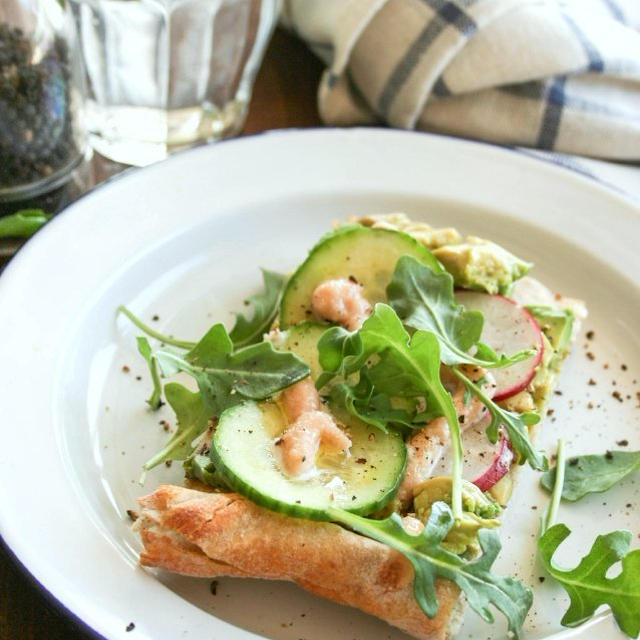 Avocado Flatbread with Creamed Cod Roeアボカド明太子フラットブレッド