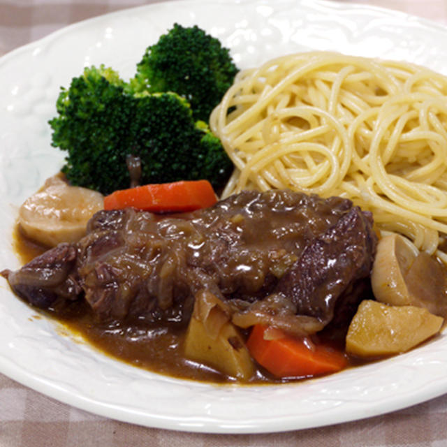 ビーフシチューステーキ。　ケーキも成功♪の晩ご飯。と今週のお弁当。