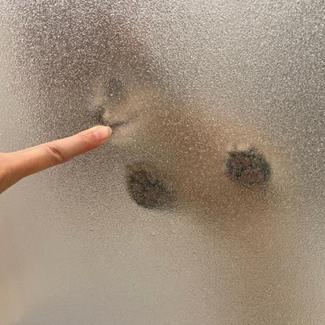 わか坊の一大ブーム〜お風呂のドアの曇りガラスでゆび追っかけ