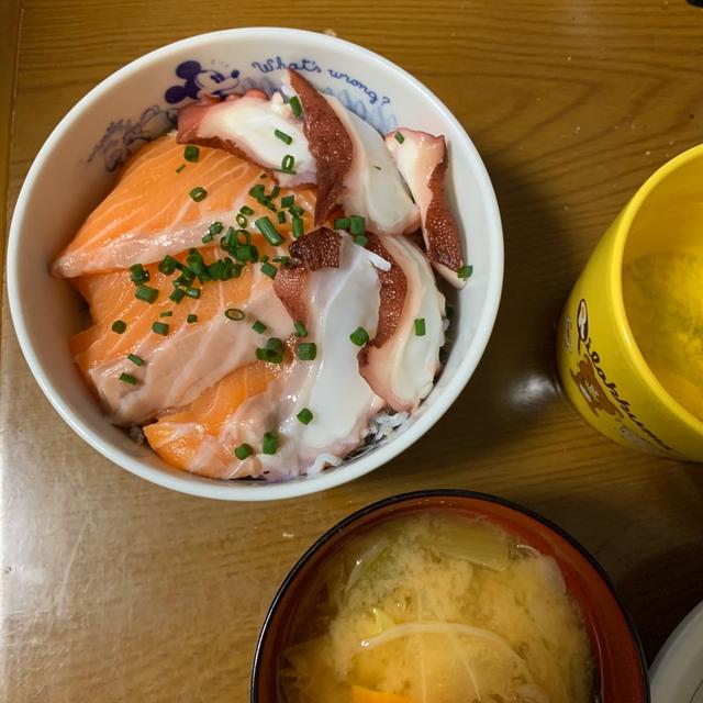 今日の晩ご飯 北山シェフの魚の下ごしらえで旨み倍増 3種の海鮮丼 By さくらさん レシピブログ 料理ブログのレシピ満載