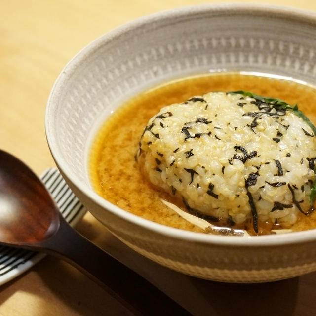 【おにぎりアレンジ】ひじきおにぎりの味噌茶漬け