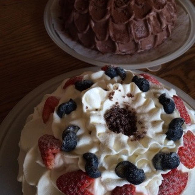 仕事初め・イチゴのショートケーキ＆チョコレートケーキ♪