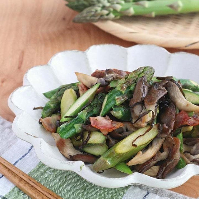 【#腸活】野菜不足解消に！アスパラガスとひらたけの塩昆布バター炒め
