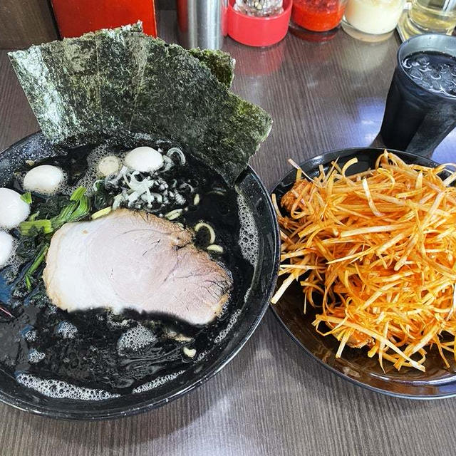 マー油ラーメン山盛りネギと味付きうずら5個増しで啜る 〜壱系ラーメン〜