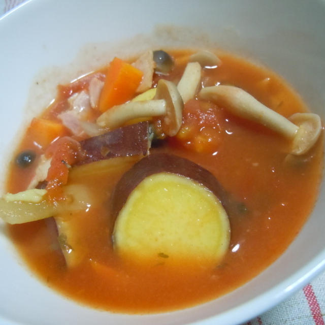 さつまいもとキノコのコトコトトマトスープ