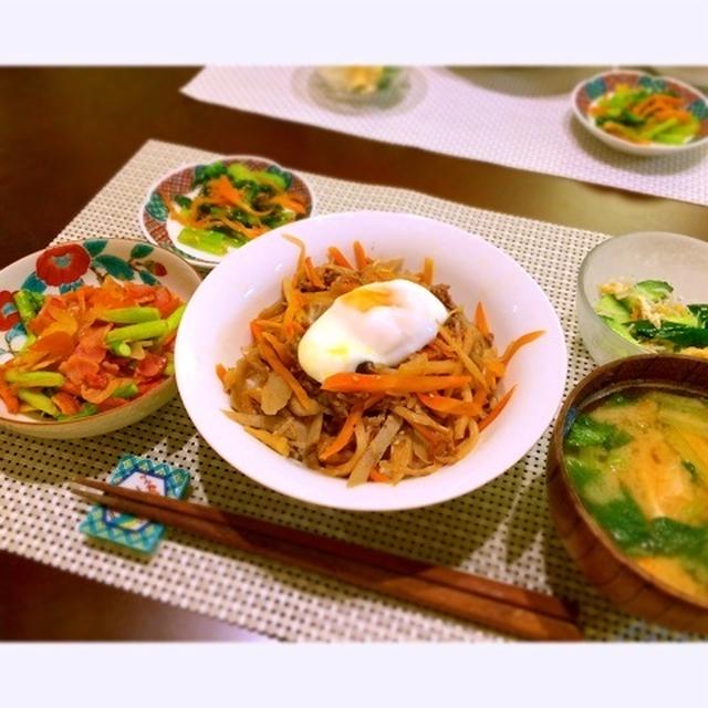 どんどんのっけよう。牛ごぼうどんぶりの献立。