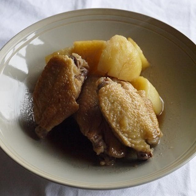 春の新じゃがと手羽先の煮物