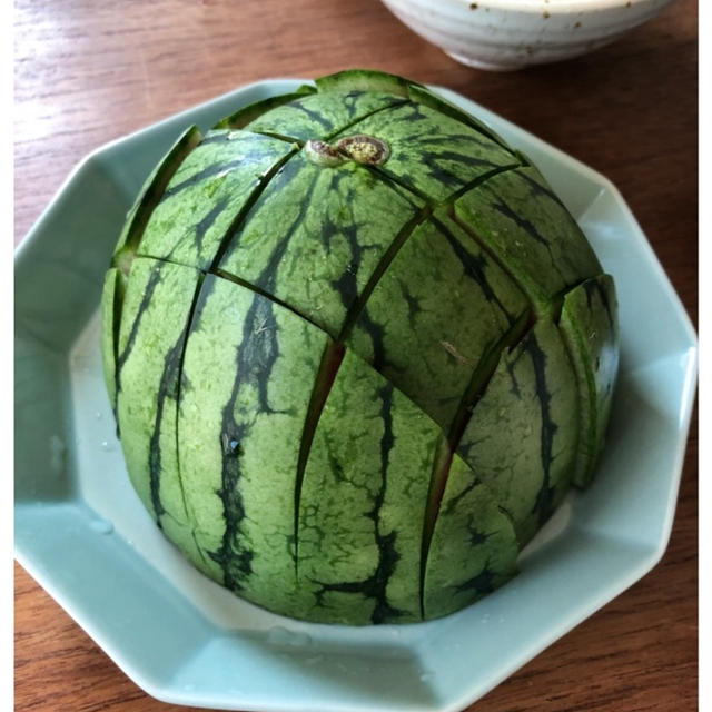 ♡スイカの新しい切り方♡がメチャ食べやすい！