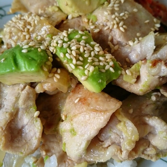 アボガト豚肉丼