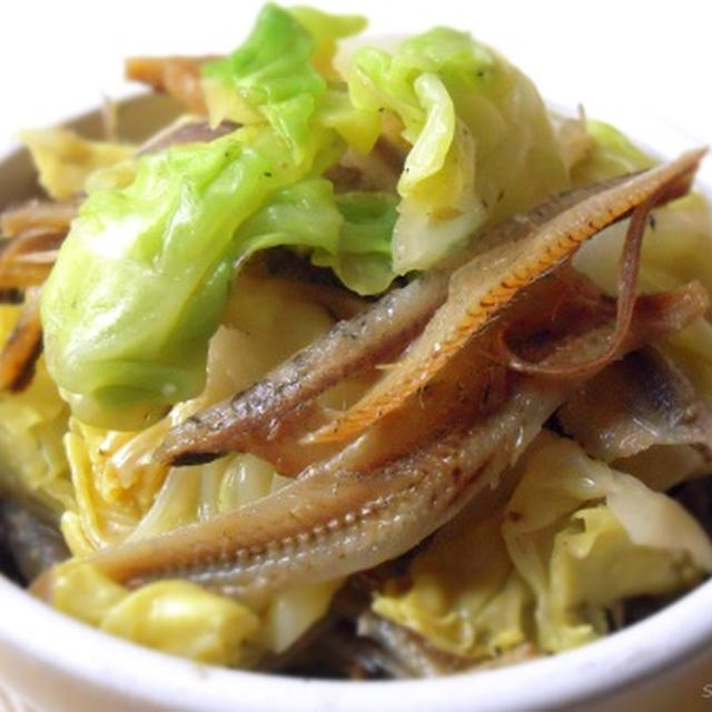 レシピ　だしがら煮干しとキャベツのわさび醤油和え