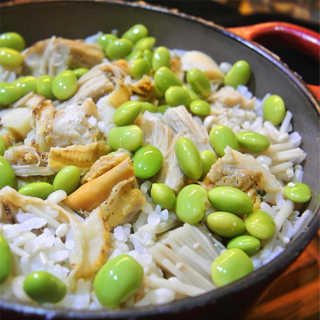 ホタテとエノキ、枝豆の炊き込みご飯