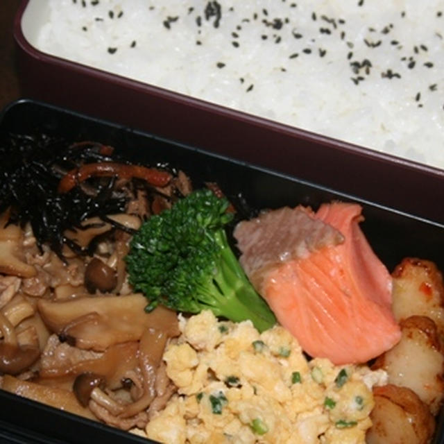 12月19日　　豚肉と しめじの甘辛炒め弁当（練習）